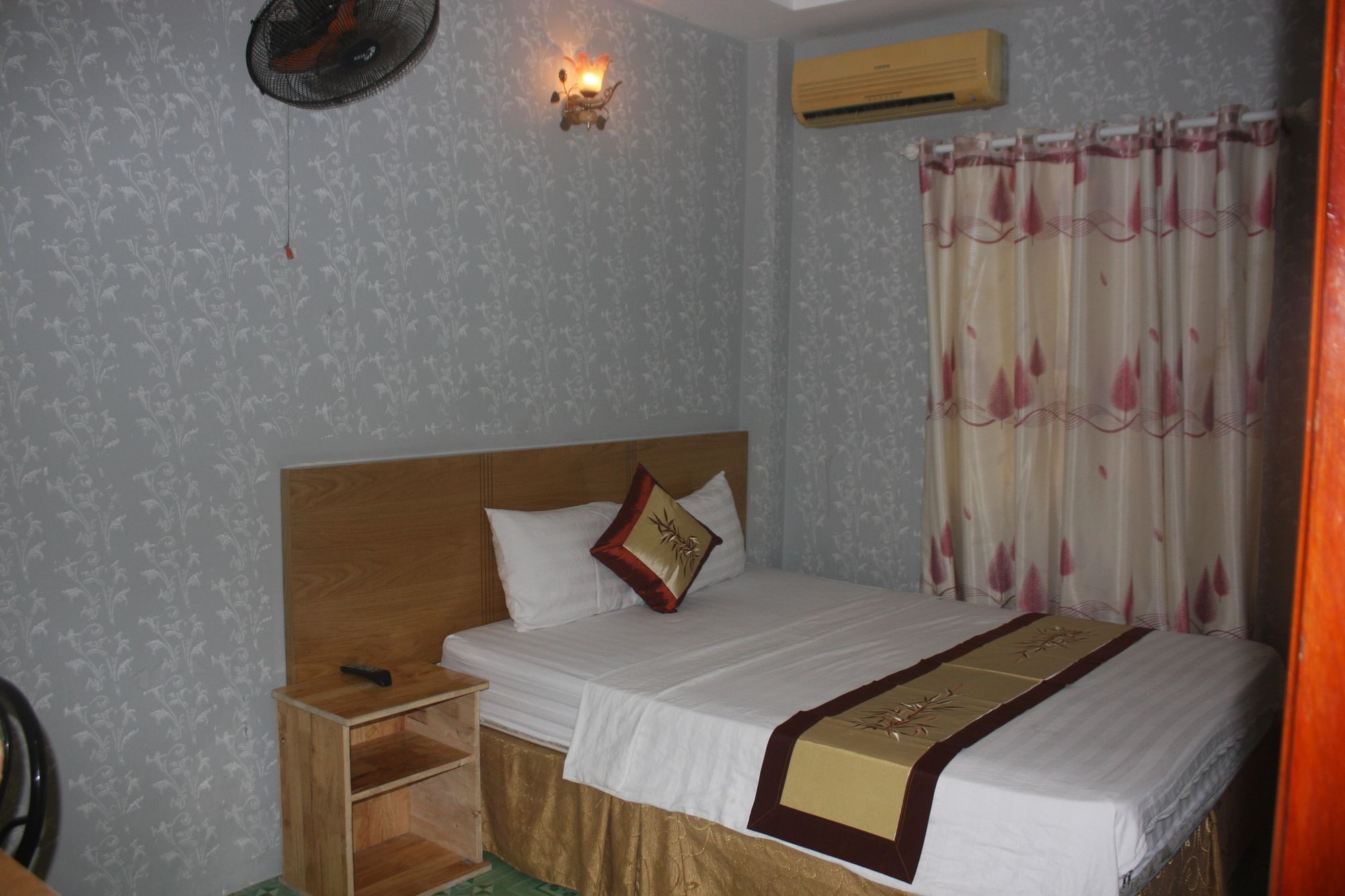 Koniko Hotel Хошимін Екстер'єр фото